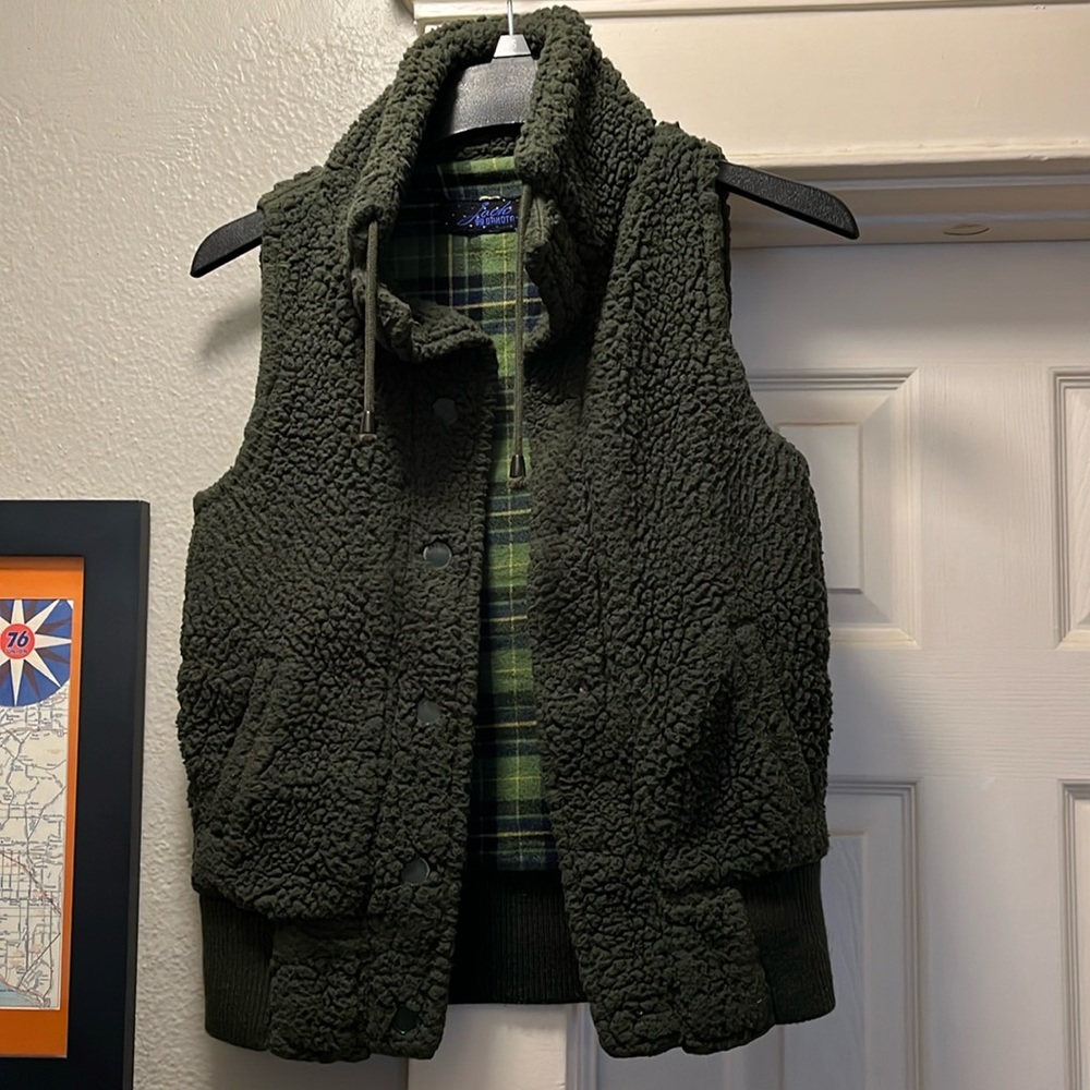 Jack BB Dakota reversible green plaid fleece vest with pockets